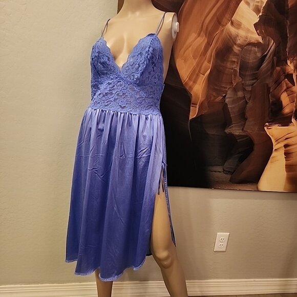 vintage miss elaine nightgown Purple M Chemise Lingerie Side Slit Nylon Negligee - Picture 1 of 10